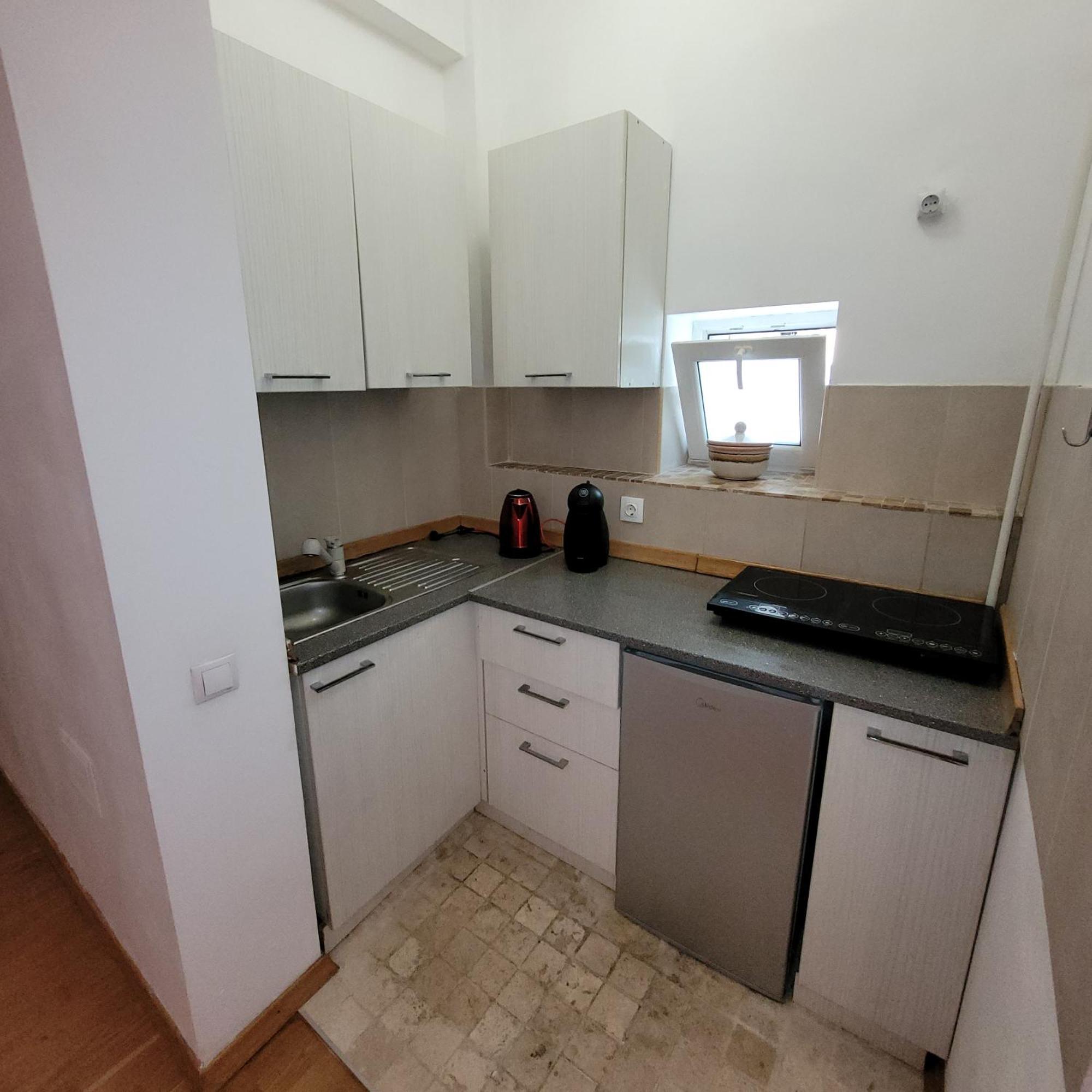 Anastasia Balcescu Apart 4 Self Check In Code From 2Pm Kitchen And Bedroom Boekarest Buitenkant foto