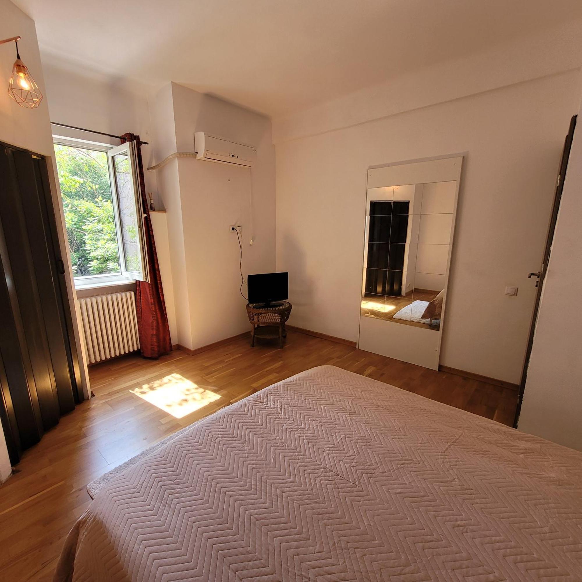 Anastasia Balcescu Apart 4 Self Check In Code From 2Pm Kitchen And Bedroom Boekarest Buitenkant foto
